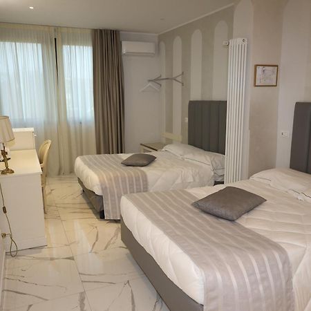 אוסיו סוטו Hotel Ristorante Continental מראה חיצוני תמונה