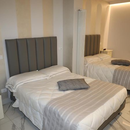 אוסיו סוטו Hotel Ristorante Continental מראה חיצוני תמונה