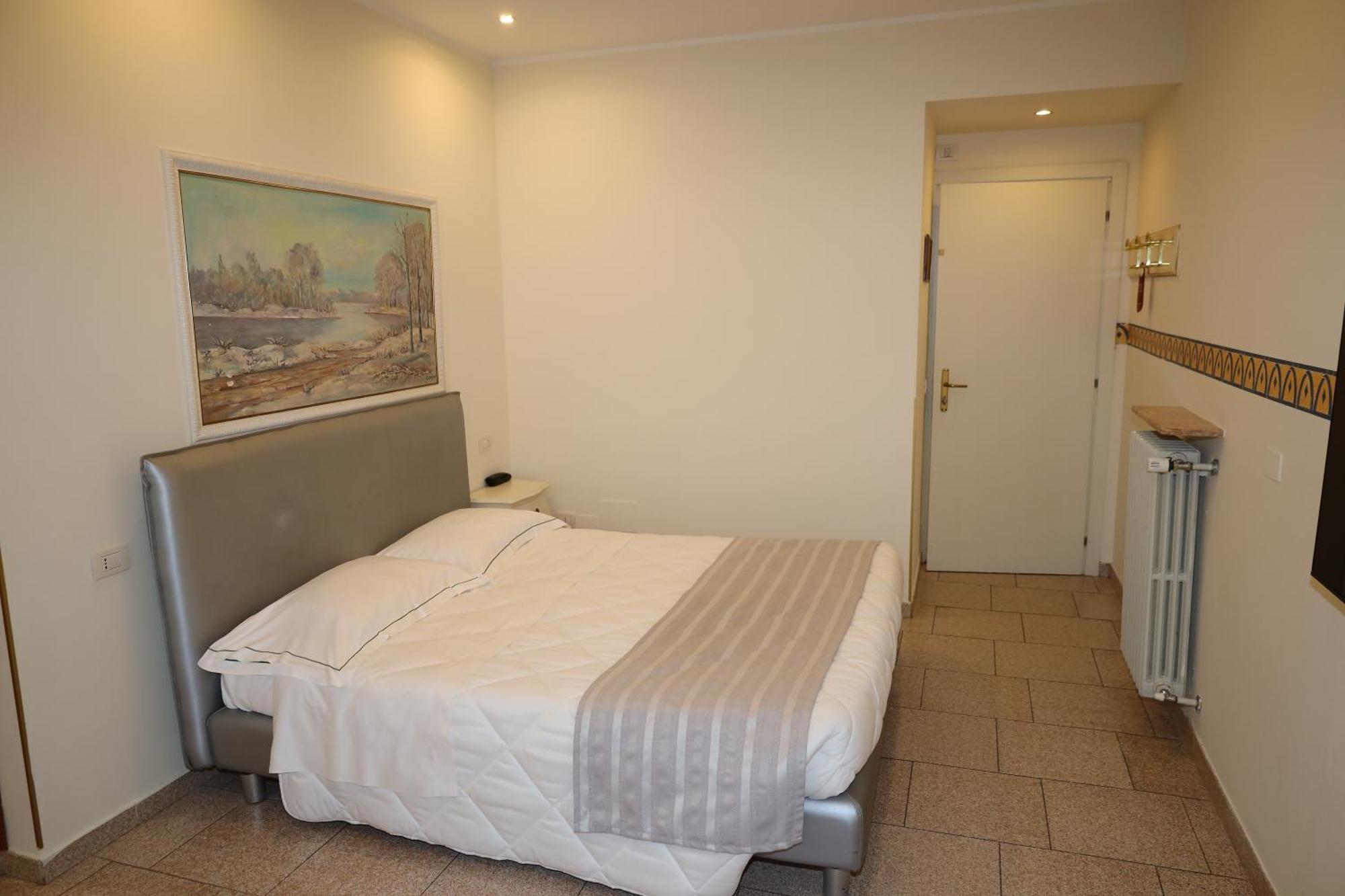 אוסיו סוטו Hotel Ristorante Continental מראה חיצוני תמונה