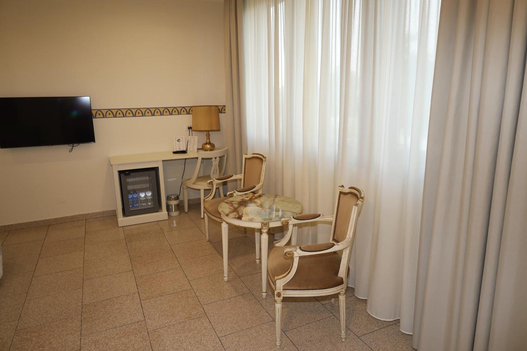 אוסיו סוטו Hotel Ristorante Continental מראה חיצוני תמונה