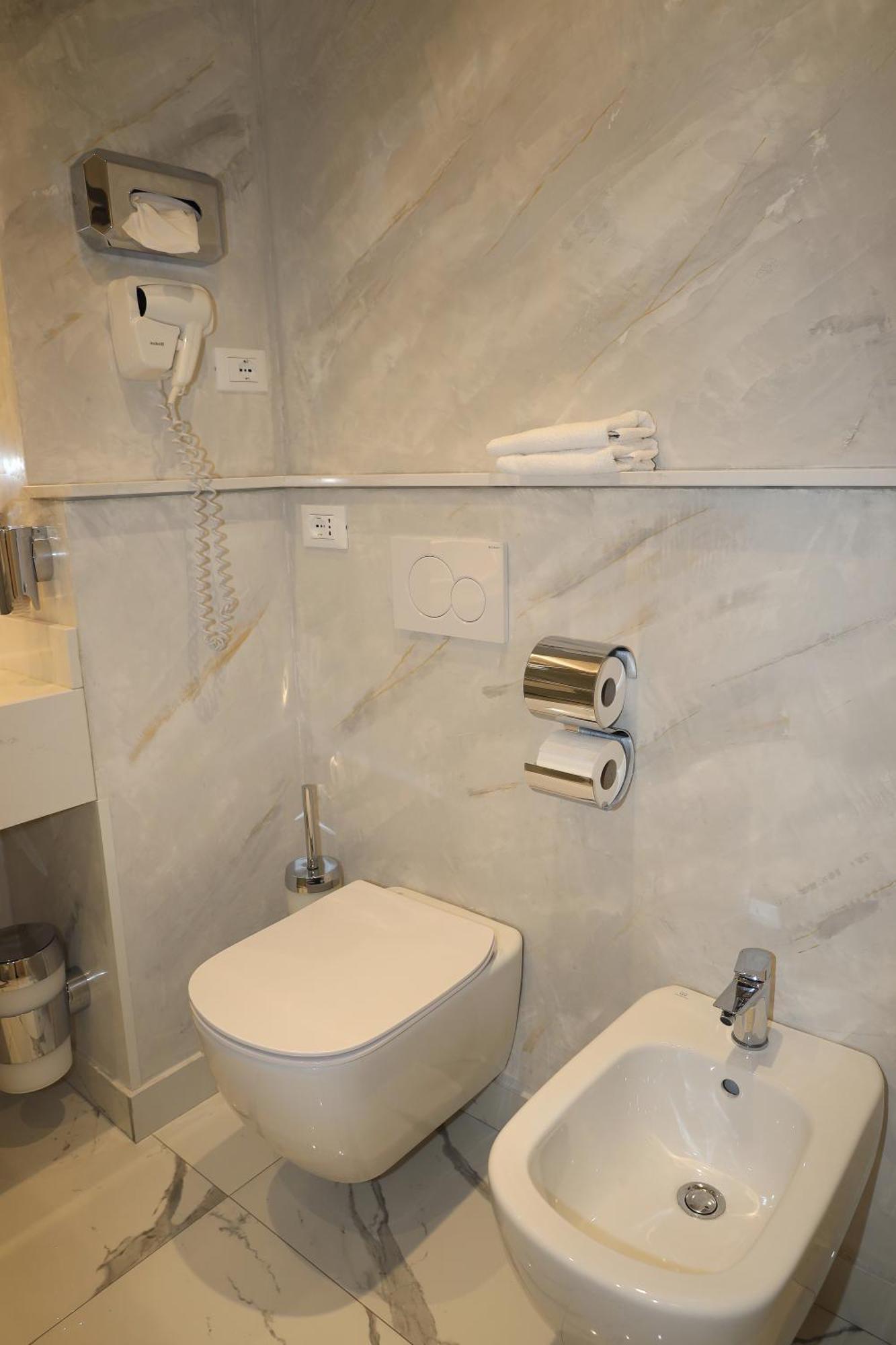 אוסיו סוטו Hotel Ristorante Continental מראה חיצוני תמונה