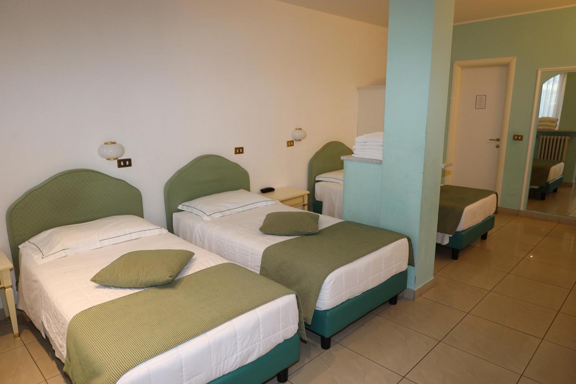 אוסיו סוטו Hotel Ristorante Continental מראה חיצוני תמונה
