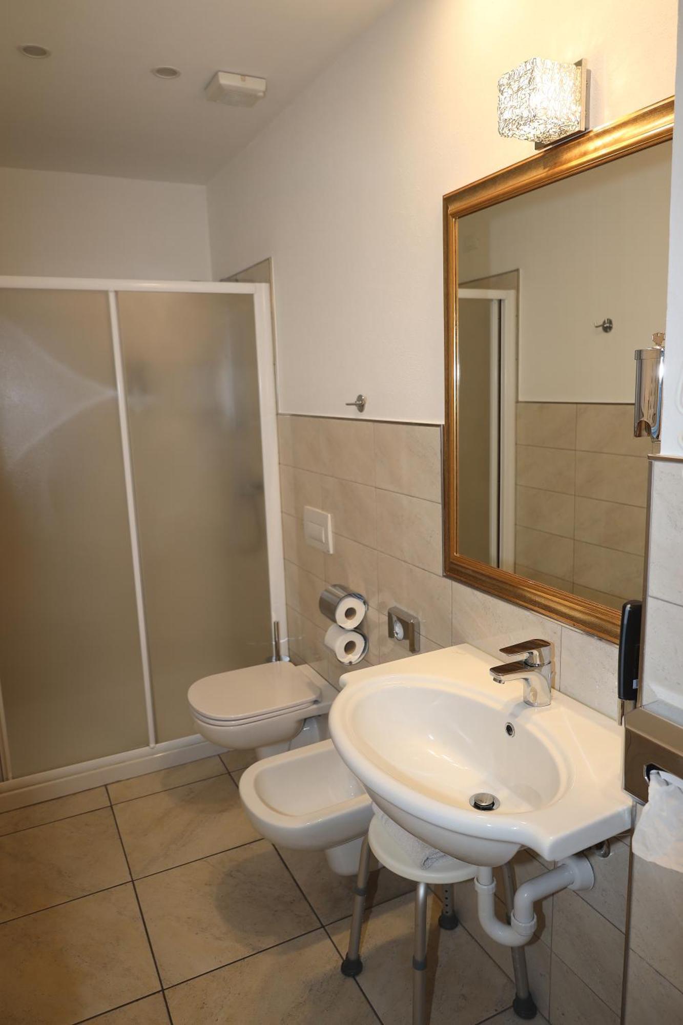 אוסיו סוטו Hotel Ristorante Continental מראה חיצוני תמונה