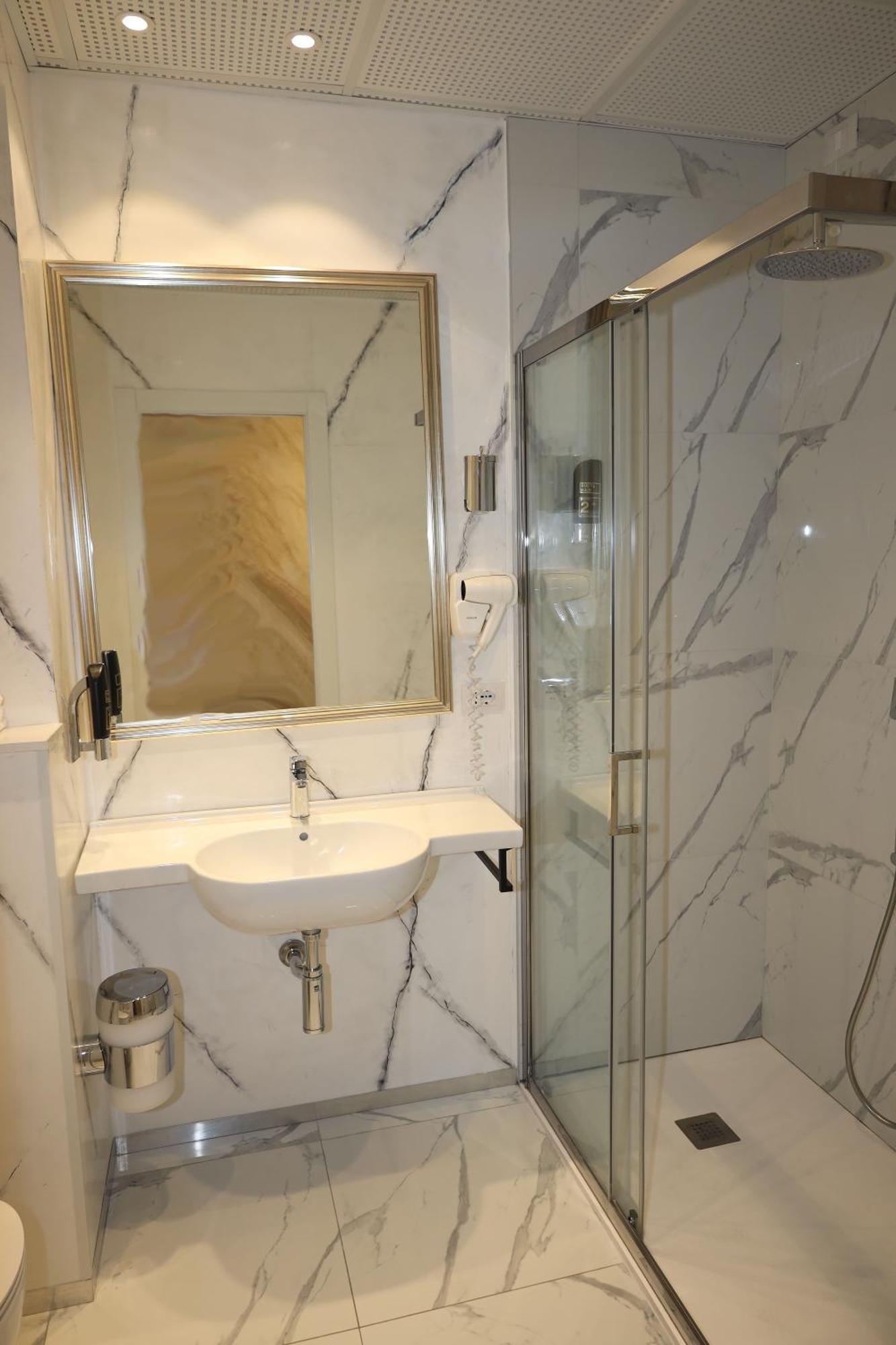 אוסיו סוטו Hotel Ristorante Continental מראה חיצוני תמונה