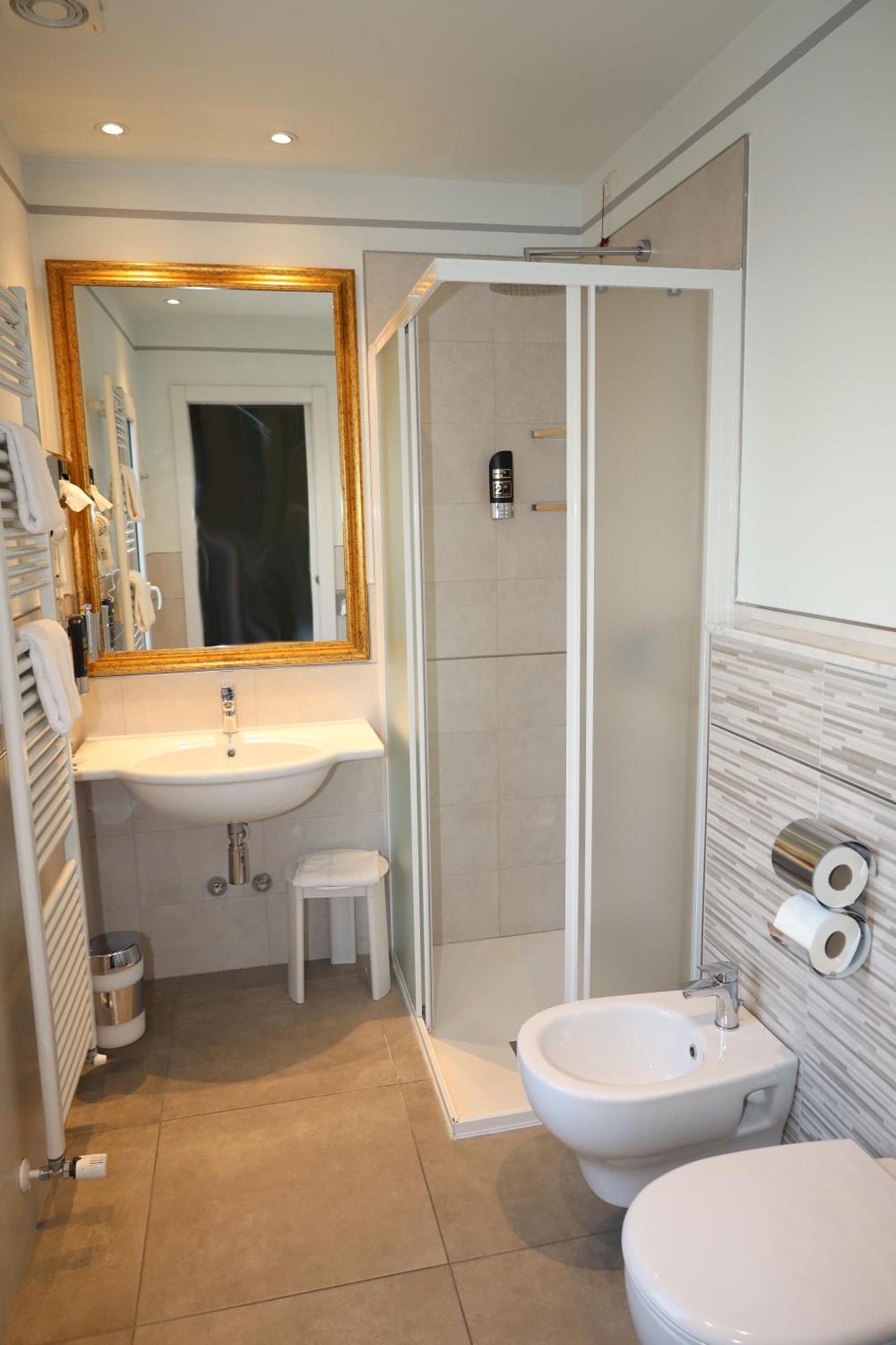 אוסיו סוטו Hotel Ristorante Continental מראה חיצוני תמונה