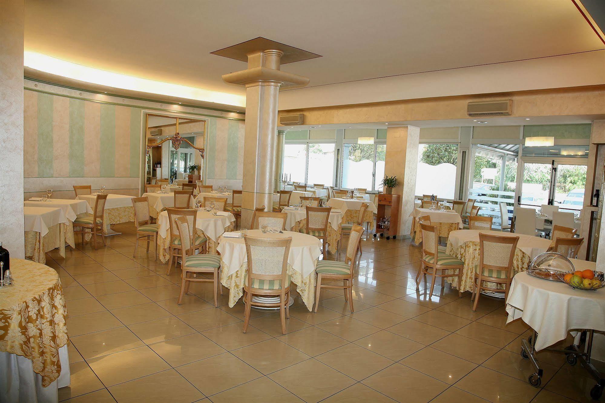 אוסיו סוטו Hotel Ristorante Continental מראה חיצוני תמונה